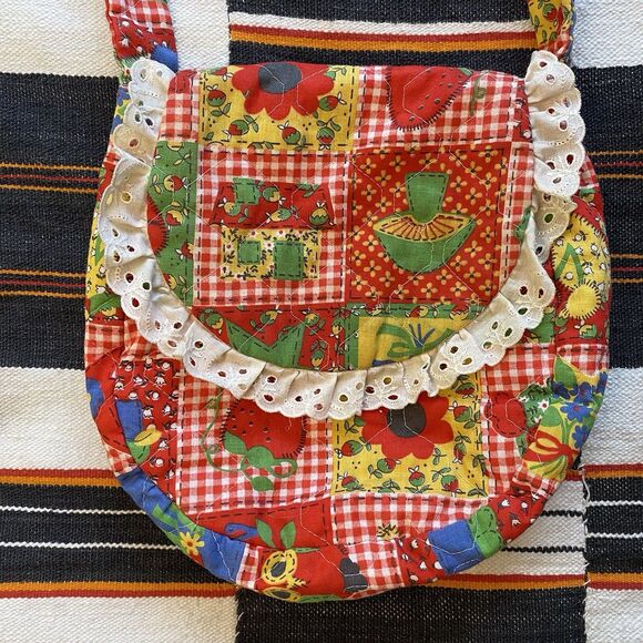 Vintage Cottage Core Quilted Shoulder Bag. Flap Closure. Eyelet Lace. Boho. - Picture 4 of 11
